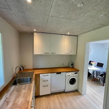 Skøn Og Rummelig Lejlighed